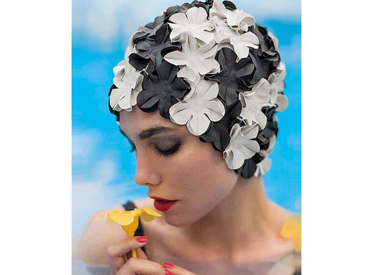 Petal Cap Black/White 