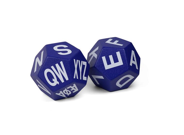 Klubben | 12-Sivuinen Noppa 2 kpl | 20 cm | Sininen | Kirjaimilla 