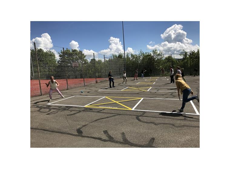 Street Racket | Koulusetti Uusi mailapeli kouluille ja ryhmille