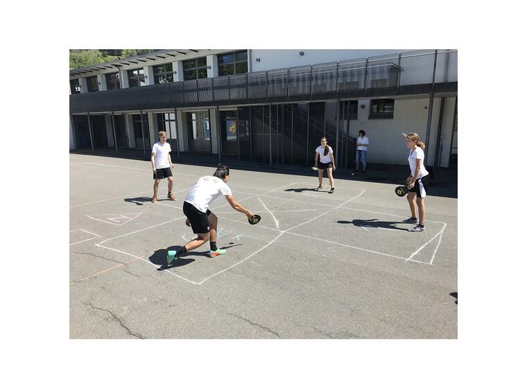 Street Racket | Koulusetti Uusi mailapeli kouluille ja ryhmille 