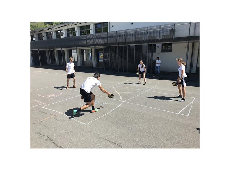 Street Racket | Koulusetti Uusi mailapeli kouluille ja ryhmille