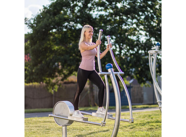Crosstrainer ulkokäyttöön Ulkokuntosalille tai urheilukentälle 