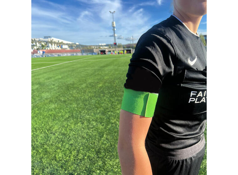 Grønt kapteinsbånd dommer NFF 