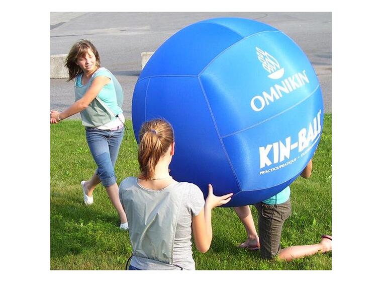 KIN-BALL® | Talvipaketti Sisältää 2 palloa, pumpun ja ideakirjan 