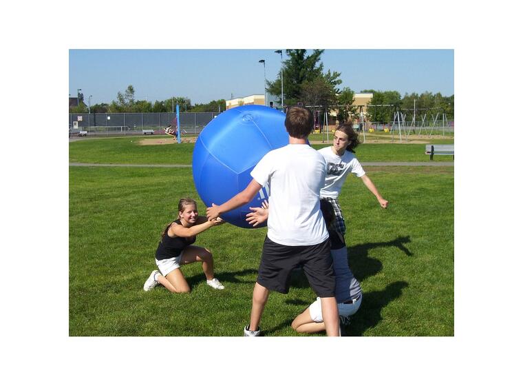 KIN-BALL® | Talvipaketti Sisältää 2 palloa, pumpun ja ideakirjan 