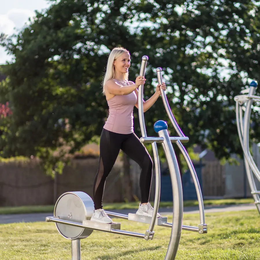 Crosstrainer ulkokäyttöön Ulkokuntosalille tai urheilukentälle 