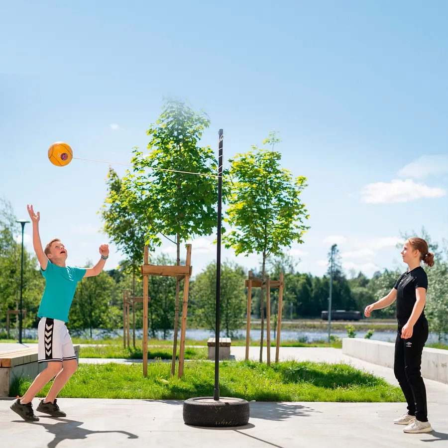 Smashball-setti Sementtijalka, tolppa ja pallo 