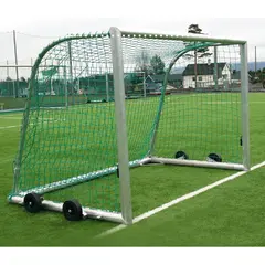Jalkapallomaali 5 x 2 m Sisältää verkon ja pyörät