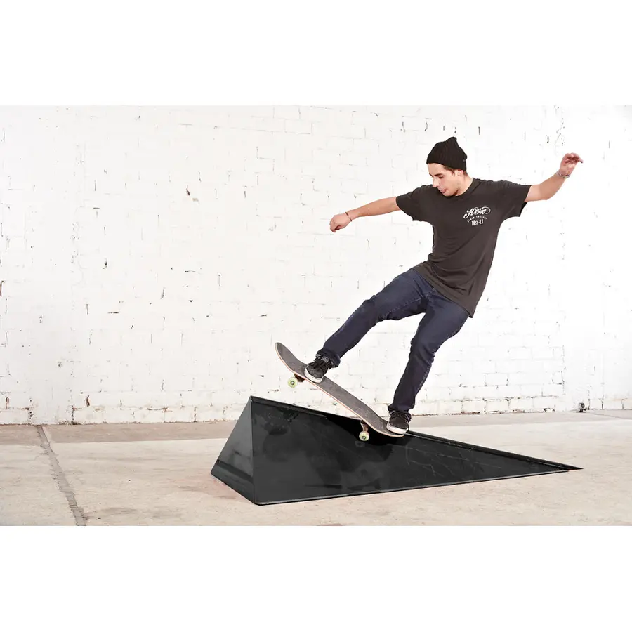 Skeittiramppi Pole Bank 200x70x70 cm 