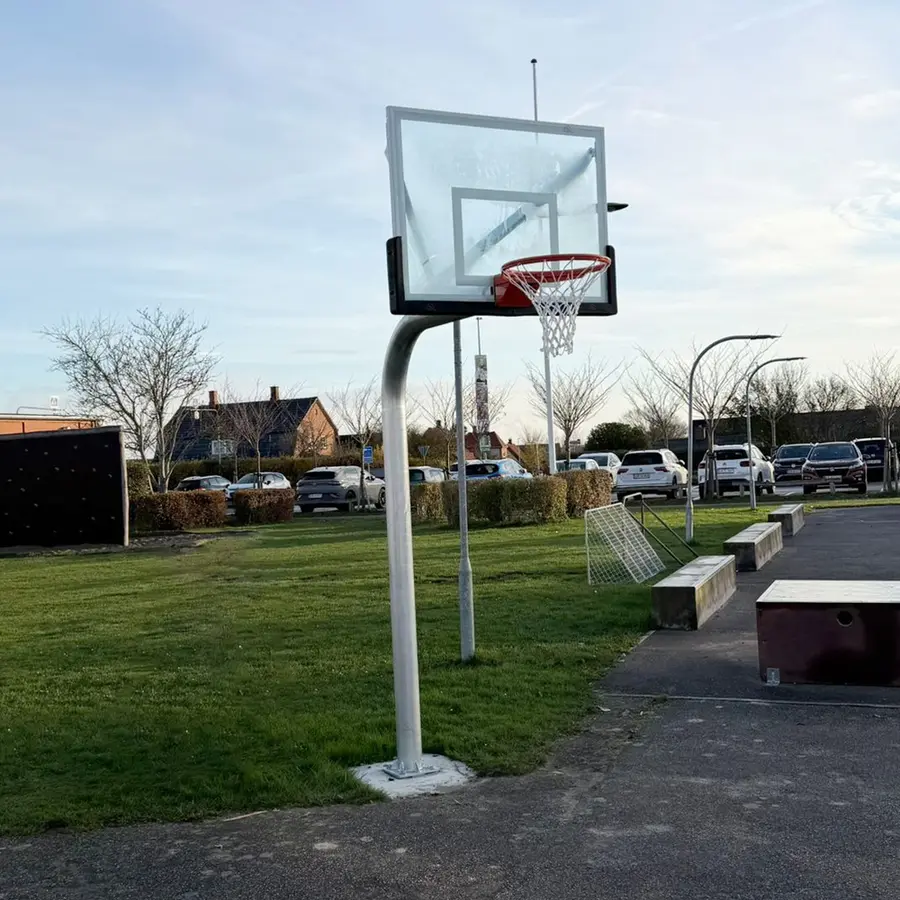 Klubben | Koripalloteline Street Maahan kiinteästi asennettava 