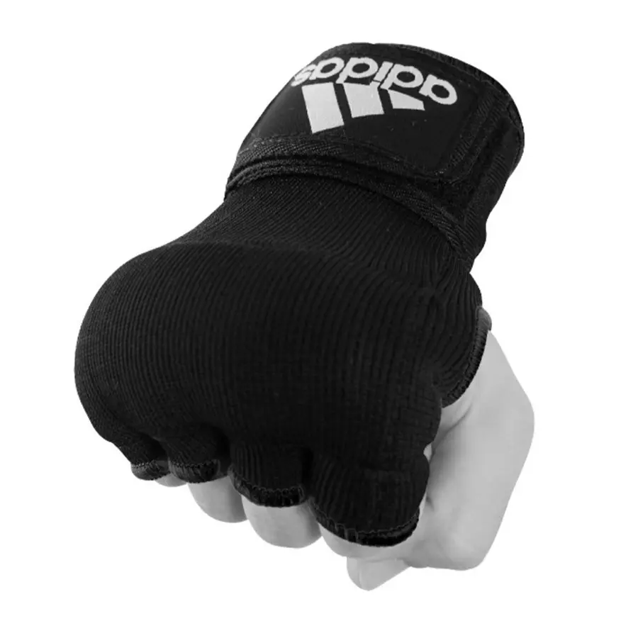 Adidas | Harjoitushanskat M | Nyrkkeilysiteellä 