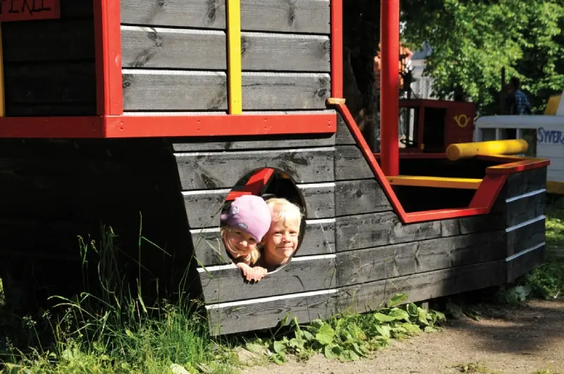 Merirosvolaiva Puinen leikkivene 