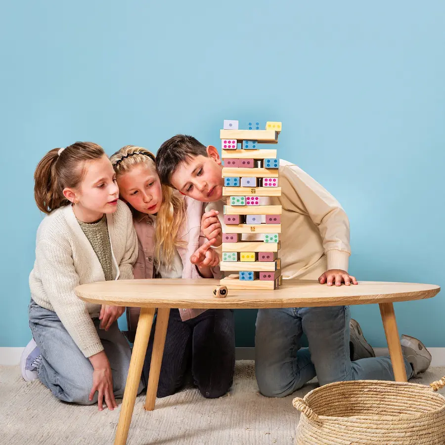Giant Jenga numeroitu pinoamispeli Yhteistyö, koordinaatio ja keskittyminen 