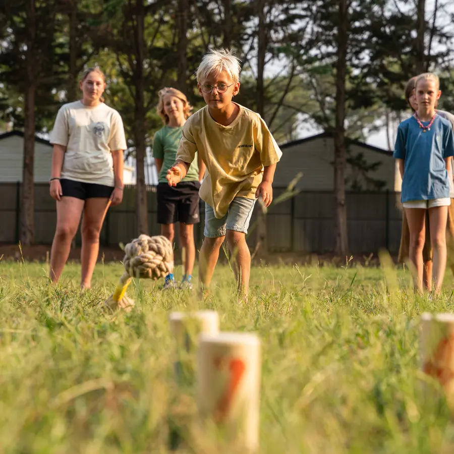 BS Toys | Kuutiopeli Knapsack | 2-6 pelaajalle 